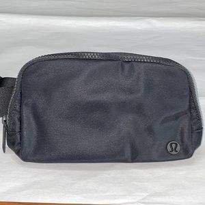 LULULEMON EVERYWHERE BELT BAG IN BLACK. BRAND NEW NO TAGS BELT ADJUSTS UP TO 40”